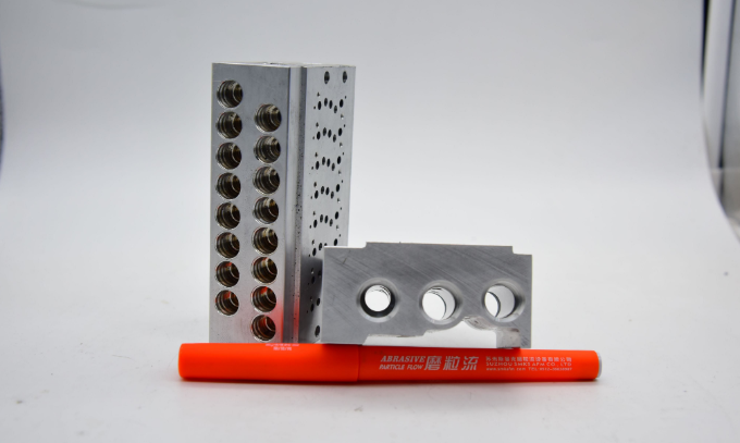 閥體<a href='http://jinchengle.cn' target='_blank'><u>交叉孔去毛刺</u></a>，是令人十分苦惱的事情。一來閥體交叉孔多，二來交叉孔毛刺不像表面毛刺那樣容易接觸，所以，如果用人工對閥體<a href='http://jinchengle.cn' target='_blank'><u>交叉孔去毛刺</u></a>，十分緩慢。