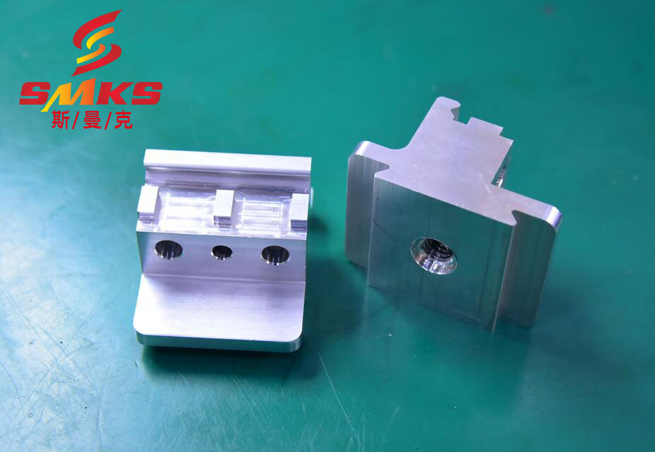 鋁合金<a href='http://jinchengle.cn' target='_blank'><u>交叉孔去毛刺</u></a>最新工藝